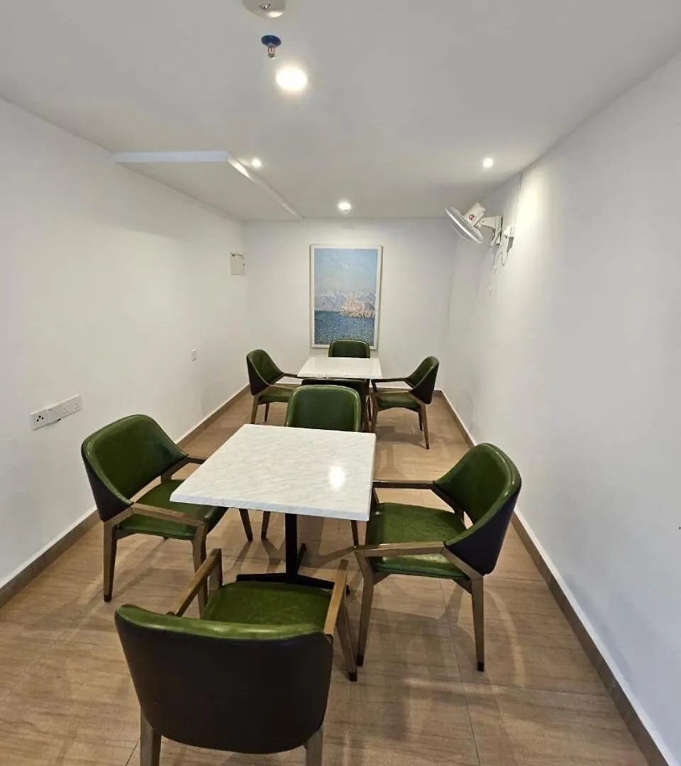 דירות ג'והור בהרו 2R2B Central Park Laman Damai - 6 Pax 0*,  מלזיה